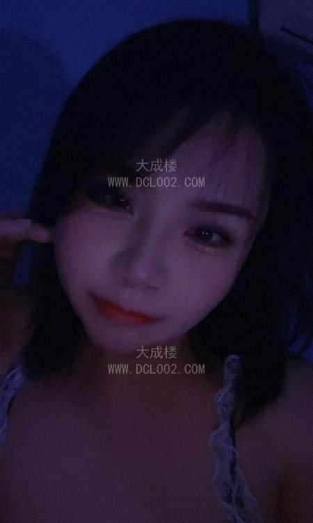 天津过年不打烊制服少妇