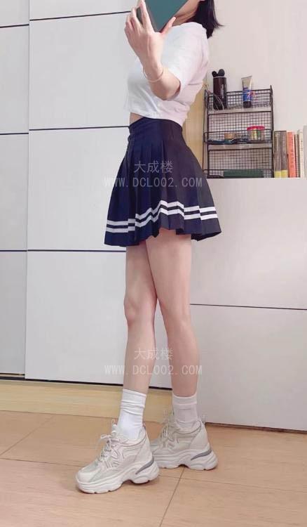 白云颜值女友依依