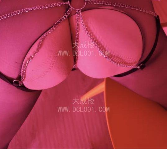 黑丝大长腿肥臀骚妇