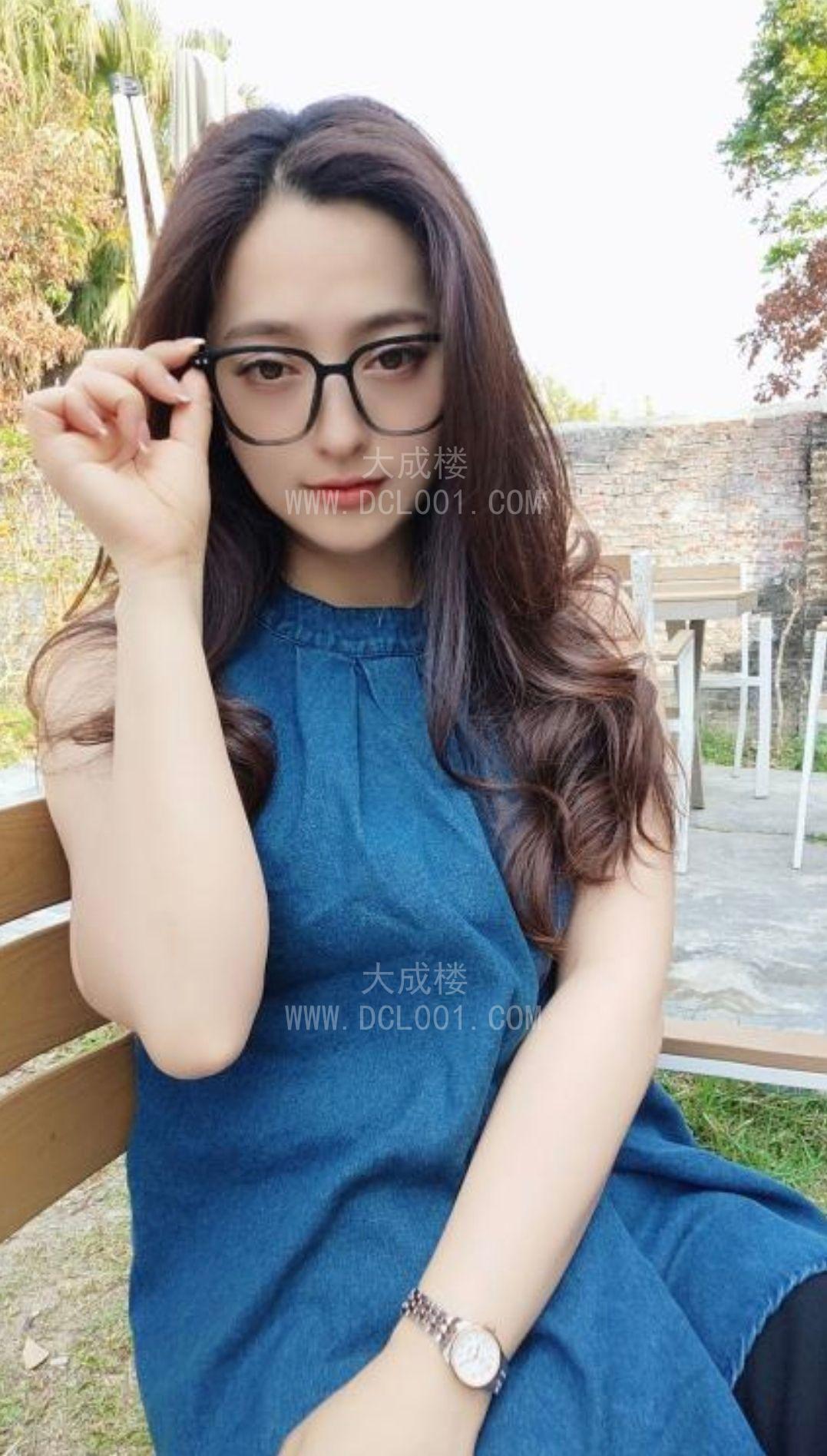 越秀眼镜轻熟妇