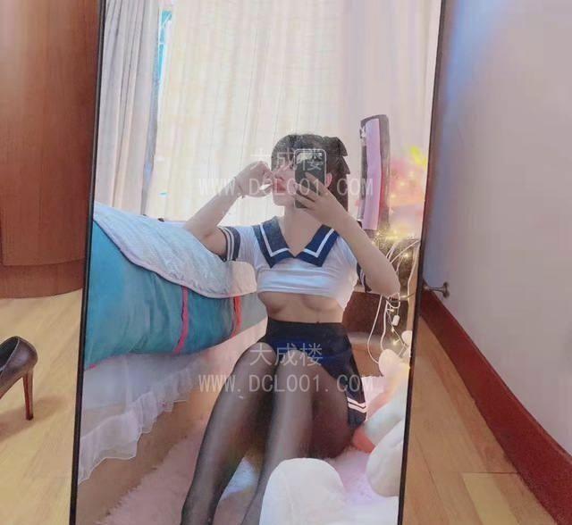 貌白丰满邻家小妹