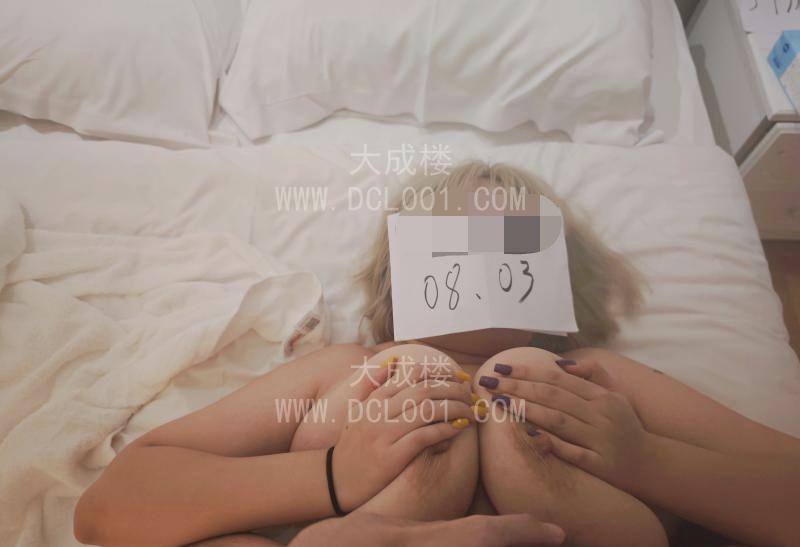 乳交颜射F巨乳妹