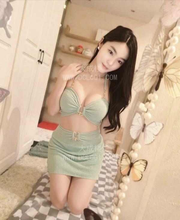 建邺一字马大白熊夏夏