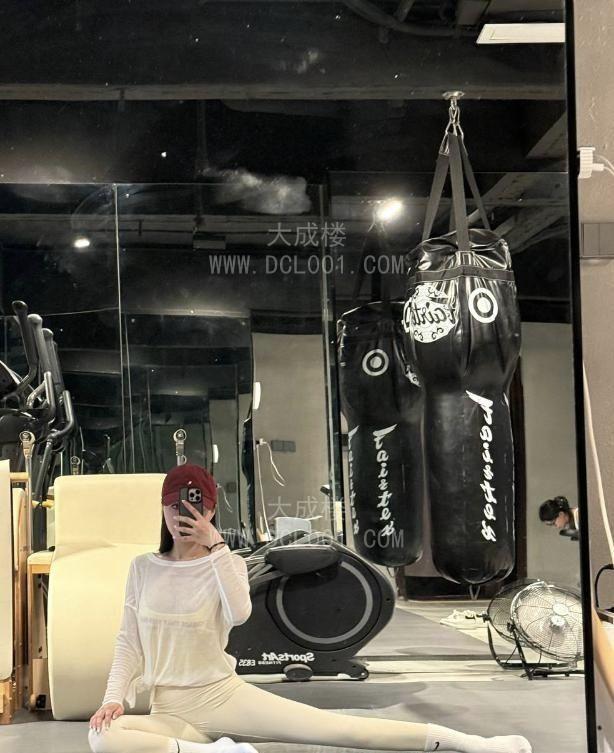 清纯颜值大胸女友