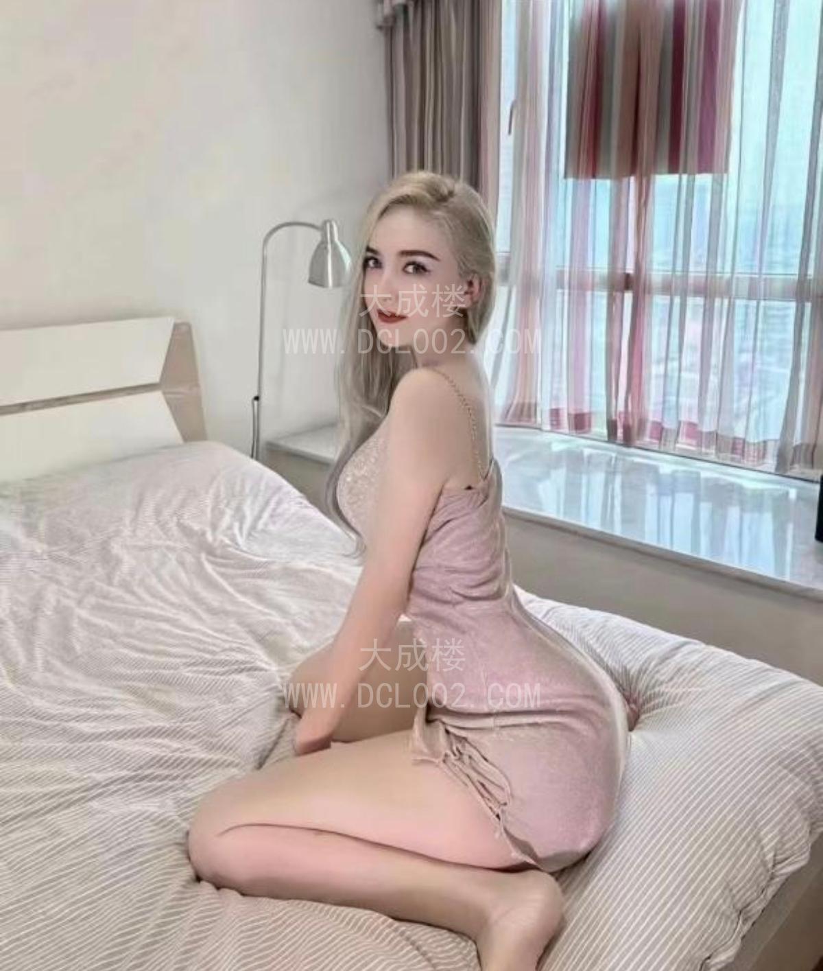 成都东站高个子美女