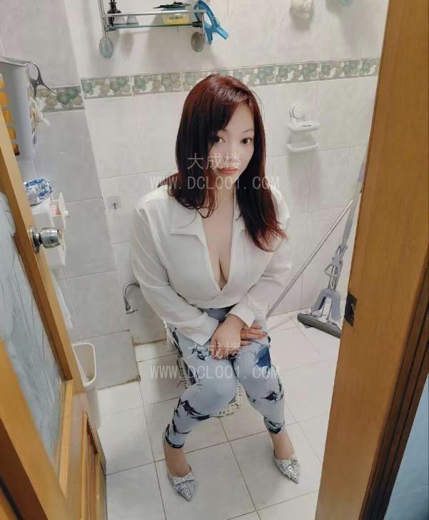 商场内可搞美甲大胸妹