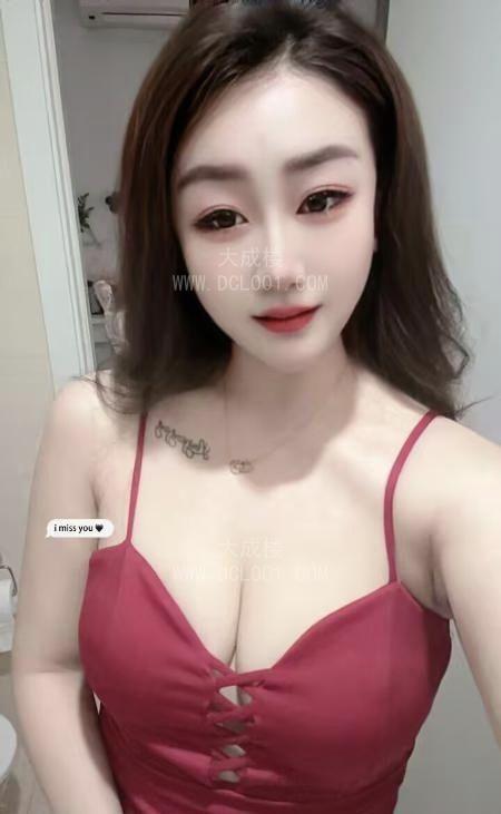 年轻的大胸小姐姐