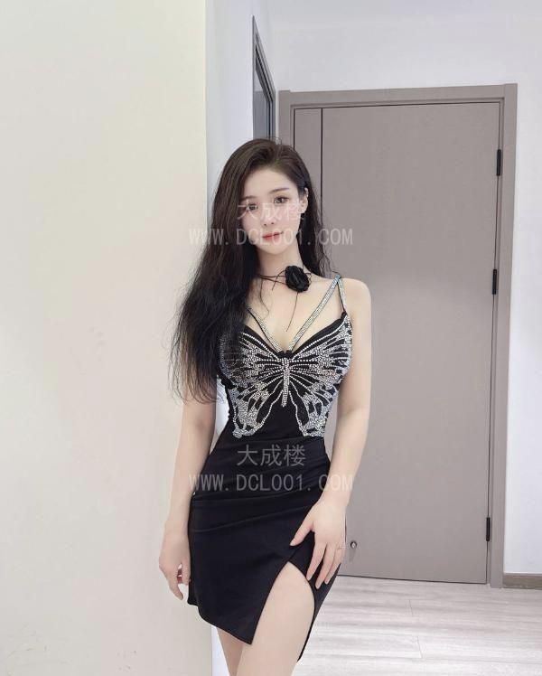 肤白貌美萱萱老师