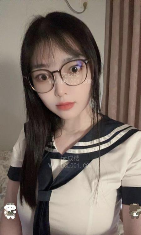 南山温柔大胸眼镜老师