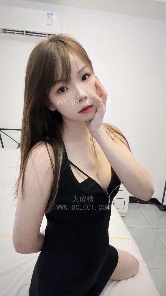 白云姗姗人照一致