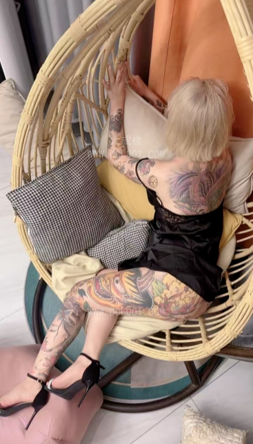 东城全纹身姐姐