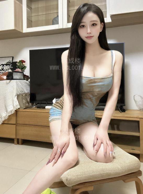 天河腿长肤白小姐姐