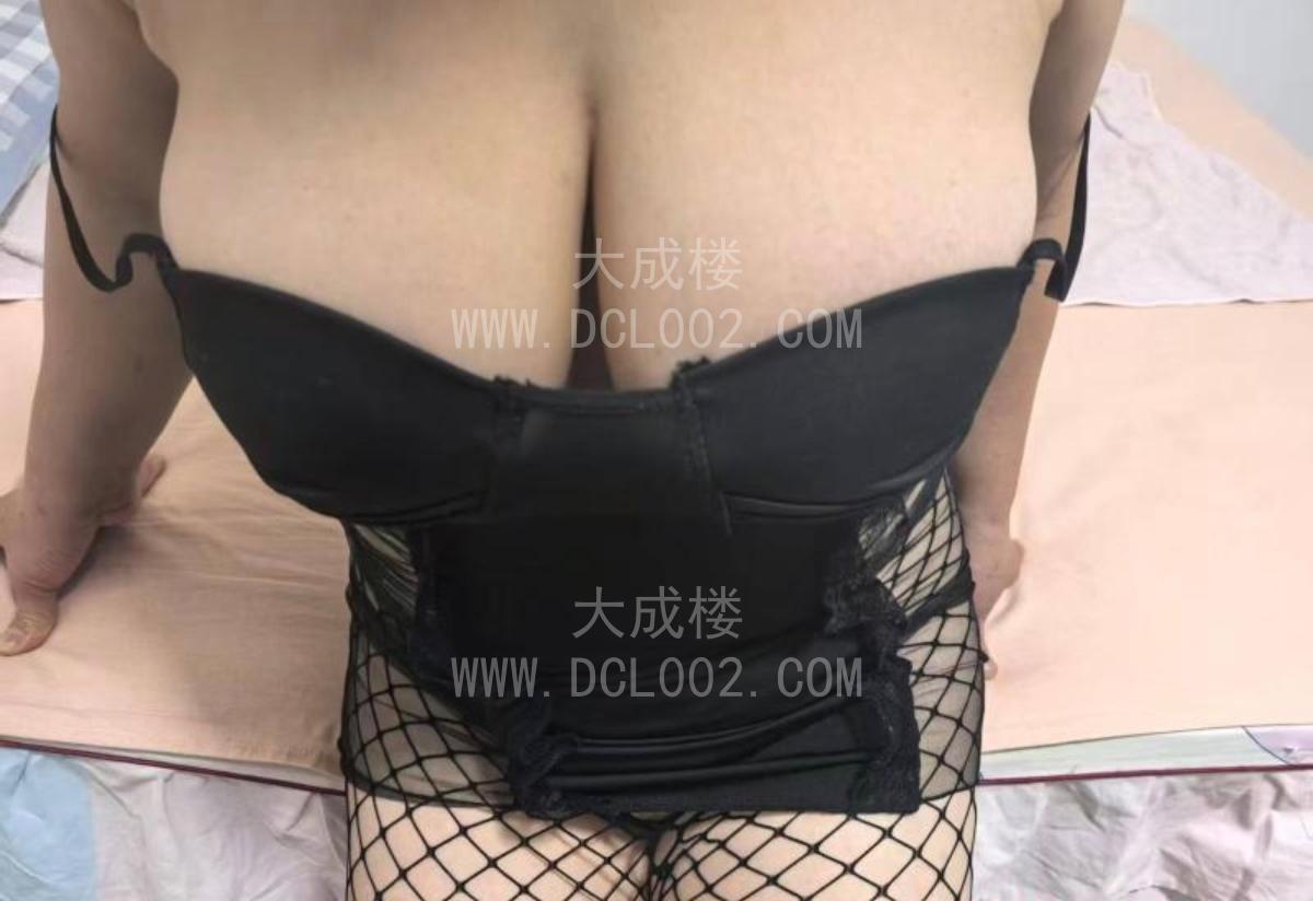 白云肥臀情趣少妇